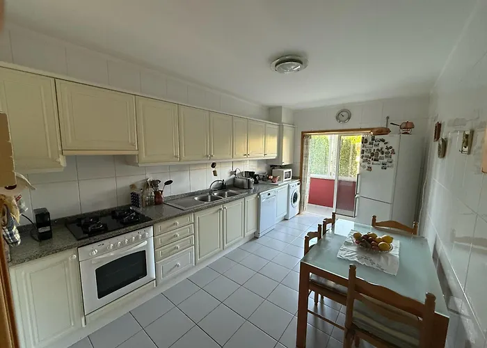 Lägenhet Cozy And Quiet Near The Center